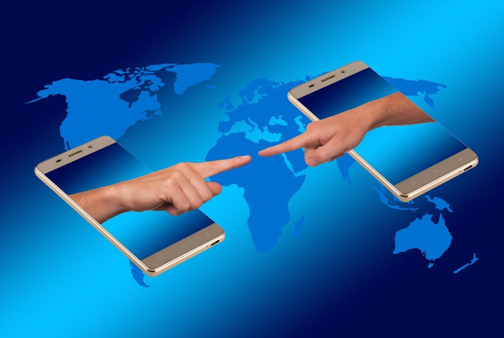 smartphone 2294899 1280 | Vox | Staying in Touch with Family and Friends